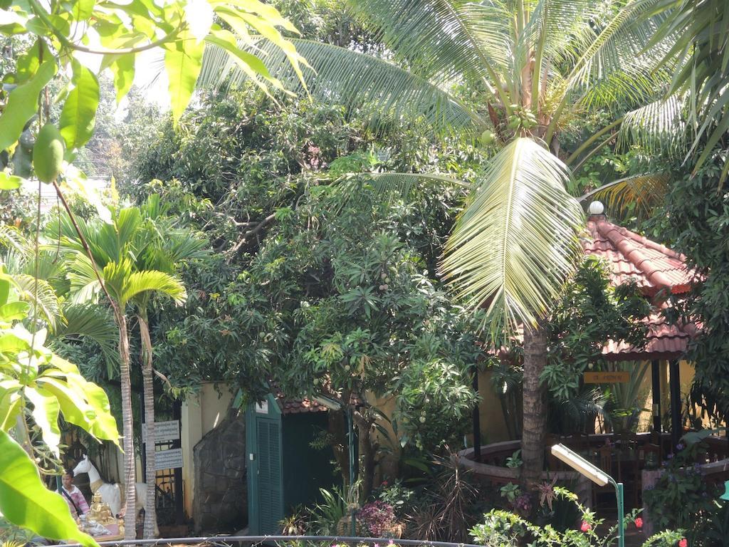 Elephant Blanc Phnom Penh Exterior foto
